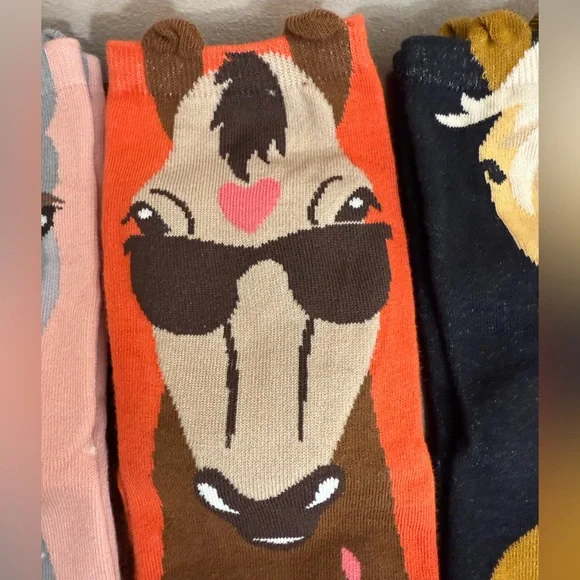 NEW 5 pairs horse print colorful crew socks women’s size 6-9.5 stocking stuffer - Picture 14 of 16